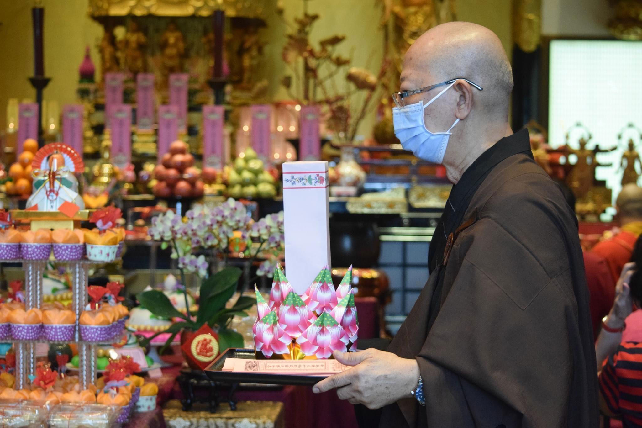 Offering Ceremony for Buddhas and Celestial Guardians