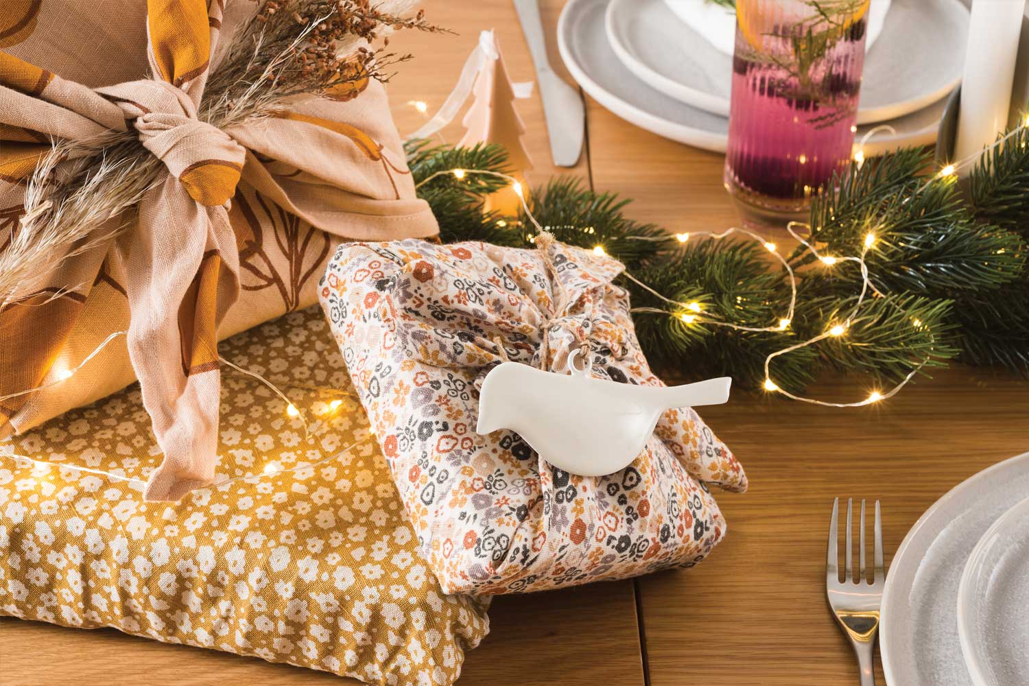 Xmas-wrapping-using-furoshiki