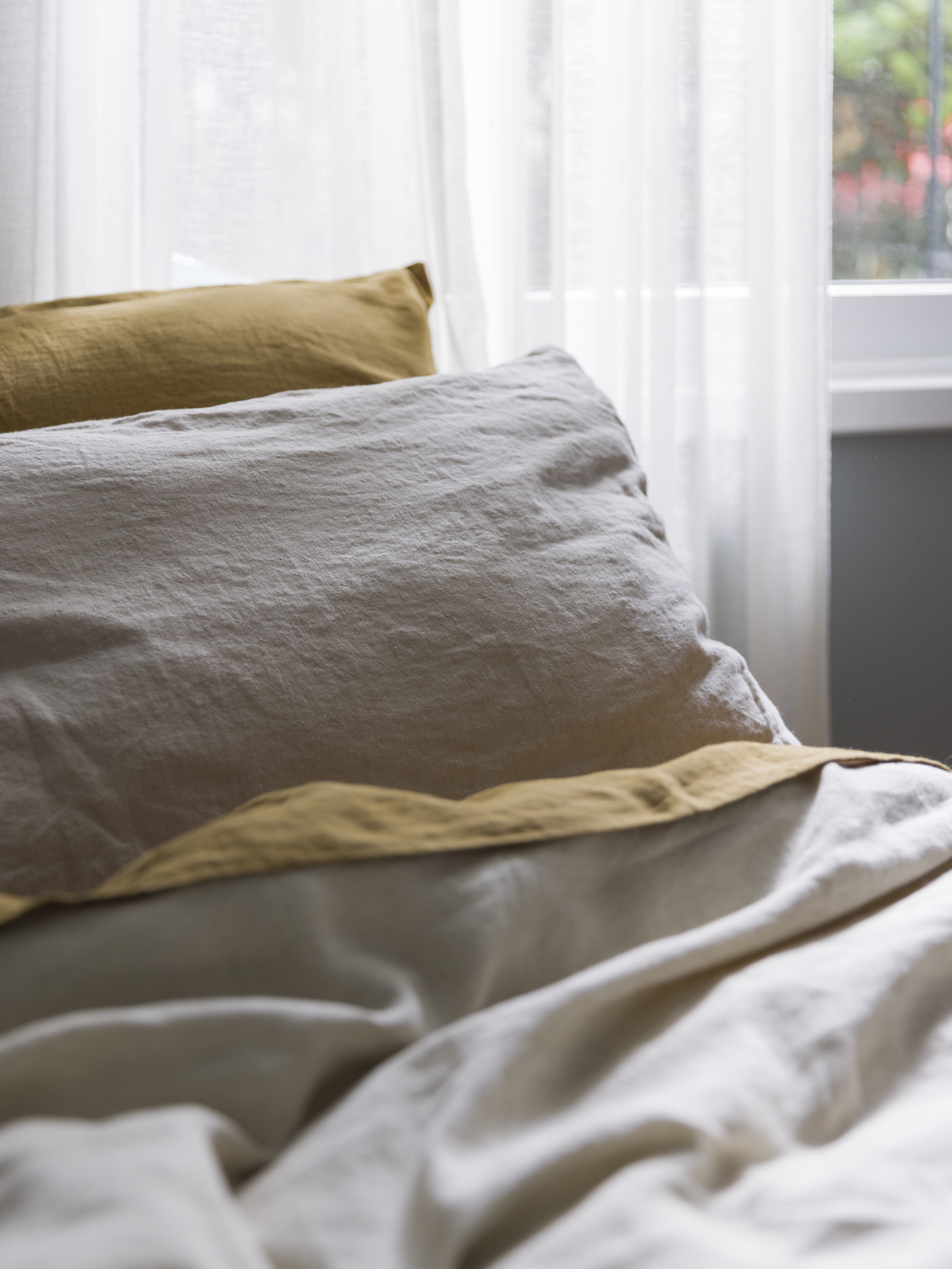 Chambray Linen Pillowcase Pair