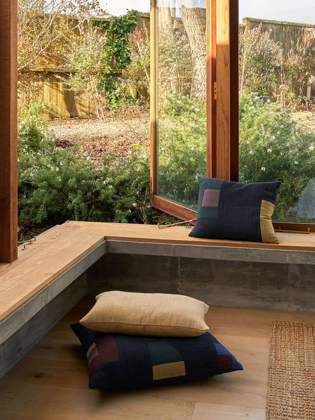 Build Cushion Cover
