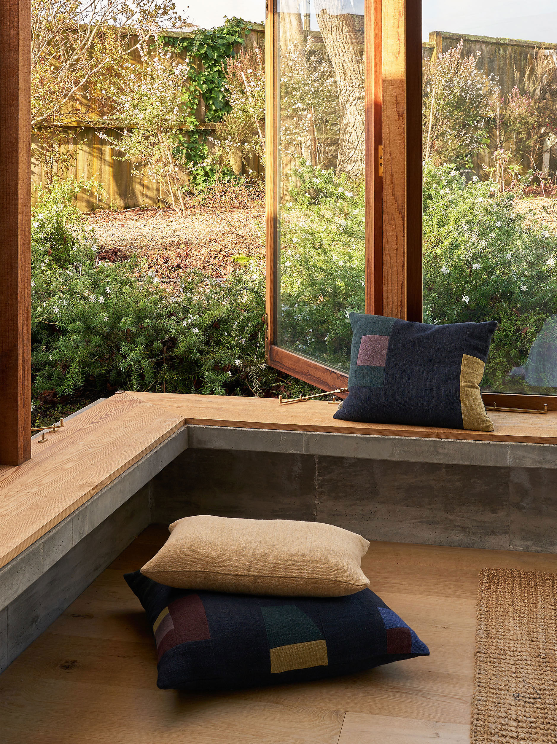 Build Cushion Cover