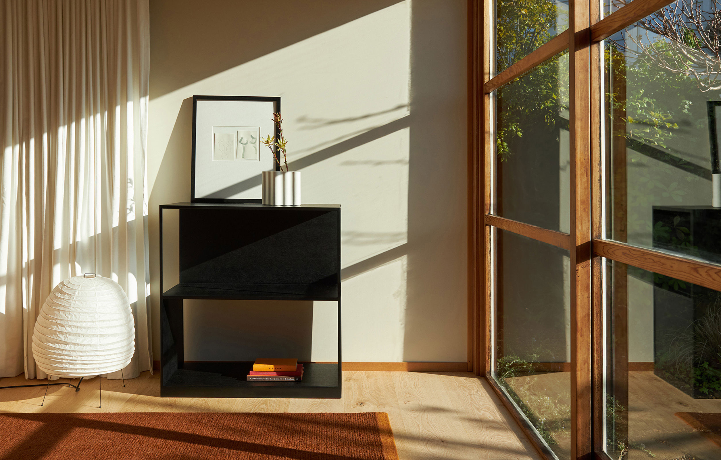 Linear Shelf Low Single